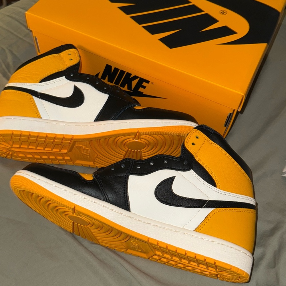 Air Jordan 1 Retro High OG Taxi Black Sail